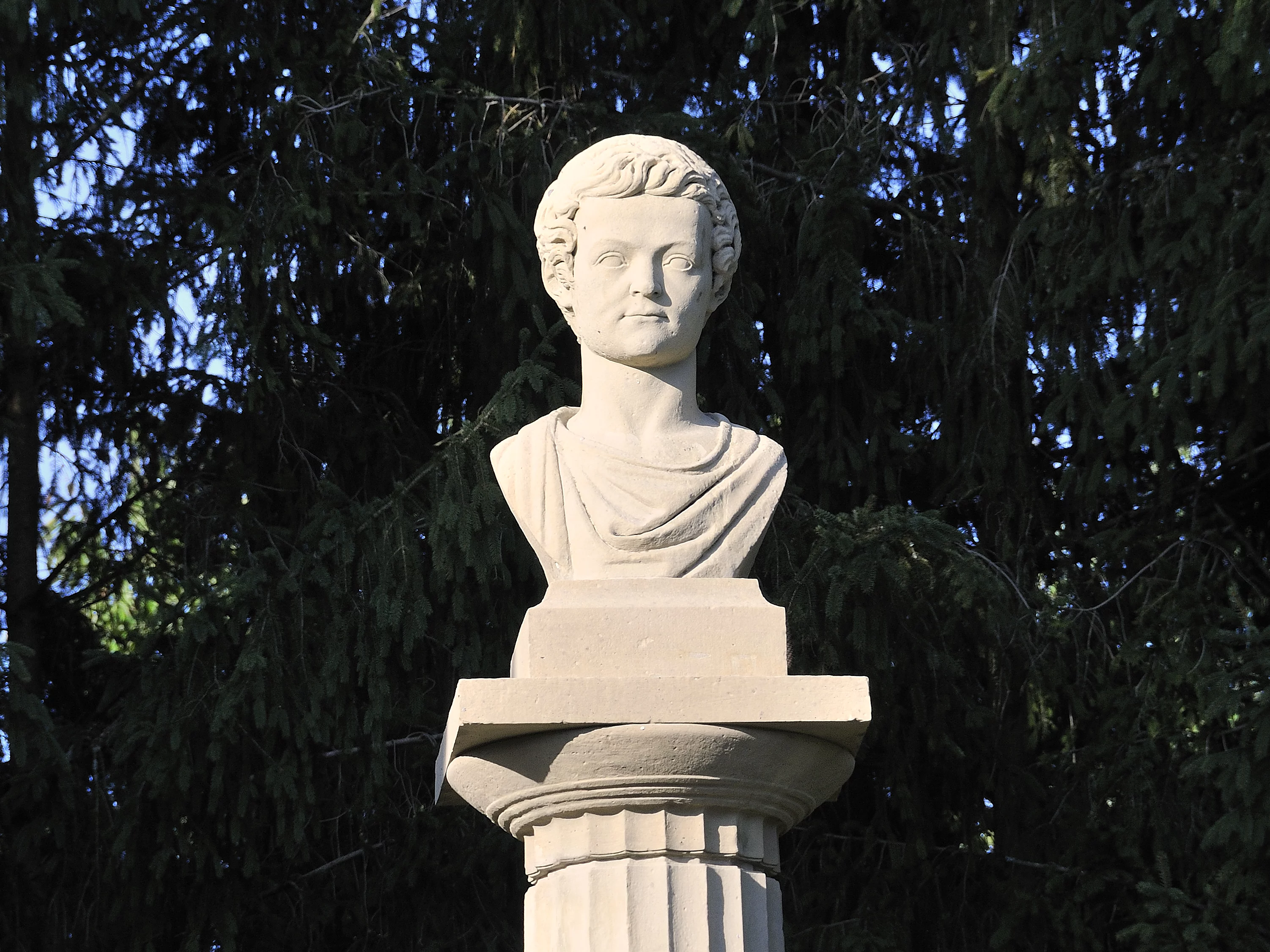 Ottosäule mit Otto im Mittelpunkt