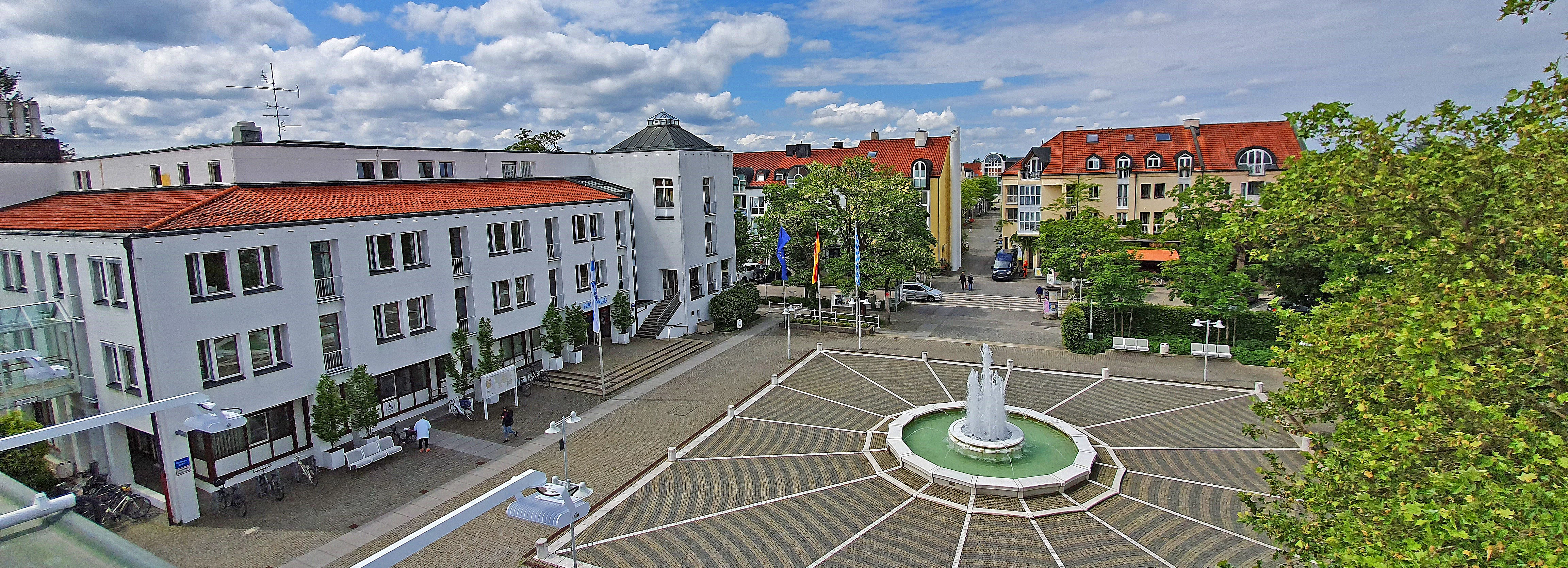 Der Rathausplatz vom Dach des Wolf-Ferrari-Hauses