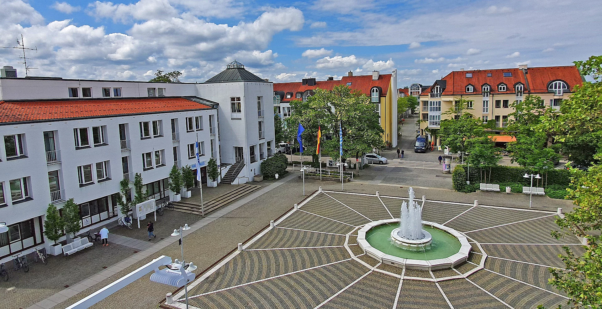 Der Rathausplatz vom Dach des Wolf-Ferrari-Hauses