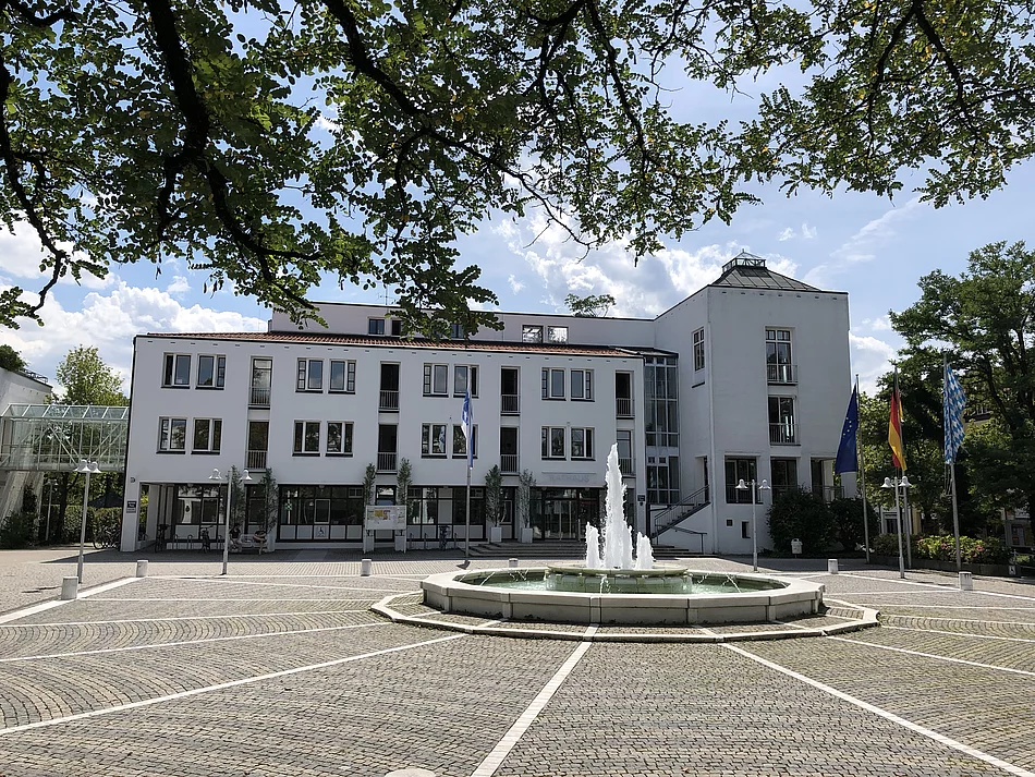 Rathausplatz im Sommer