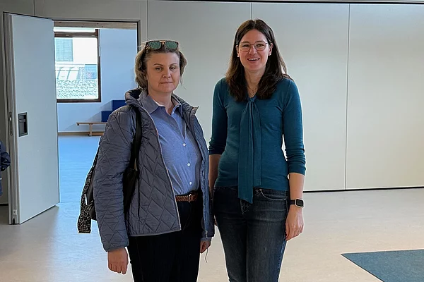 Kath. Kindertagesstätte St. Albertus-Magnus: eine Bewerberin mit Einrichtungsleiterin Michaela Haustein