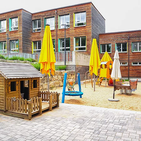 Der Außenbereich der Einrichtung.