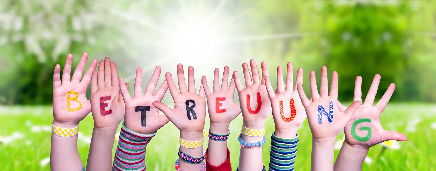 Bemalte Kinderhände