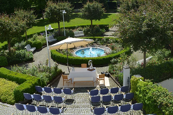 Trauung im Rosengarten