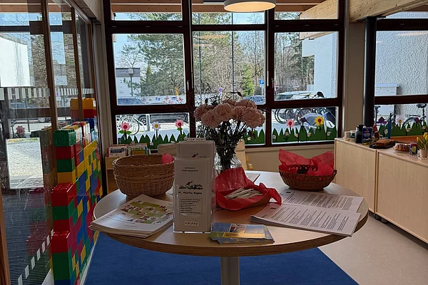 Infotisch in der Kath. Kindertagesstätte St. Albertus-Magnus