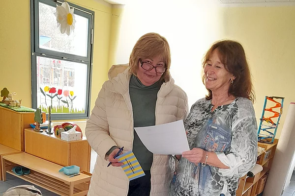 Kinderwelt Ottobrunn: Leiterin Angela Wurmdobler mit einer Bewerberin