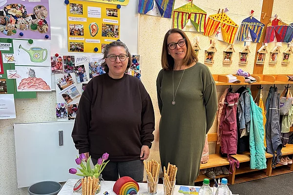 Vom Kindergarten Regenbogen Alexandra Heyde (l.) und Einrichtungsleiterin Susanne Jäger
