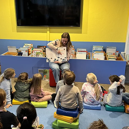 Vorlesestunde für Kinder ab 4 Jahren Vorlesestunde für Kinder ab 4 Jahren