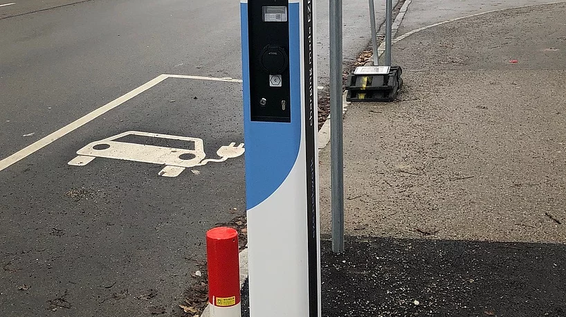 Foto einer Ladesäule am Phönix-Bad